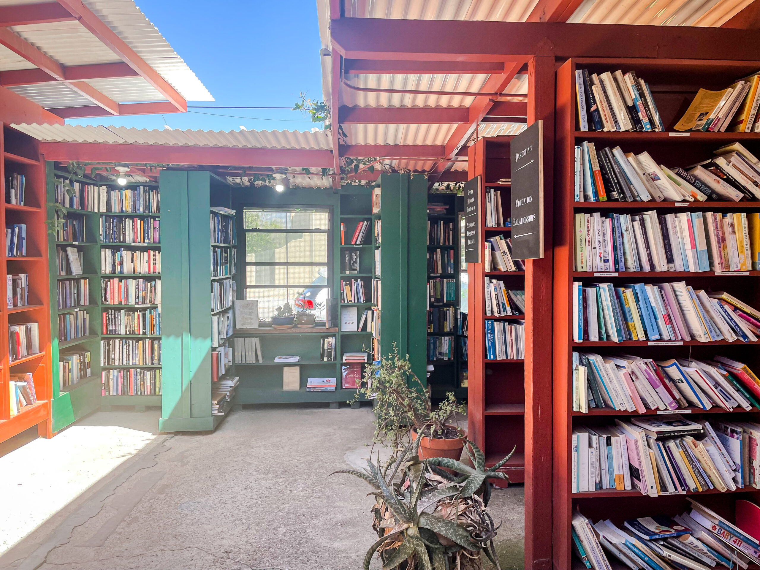 Bart's Books outdoor bookstore