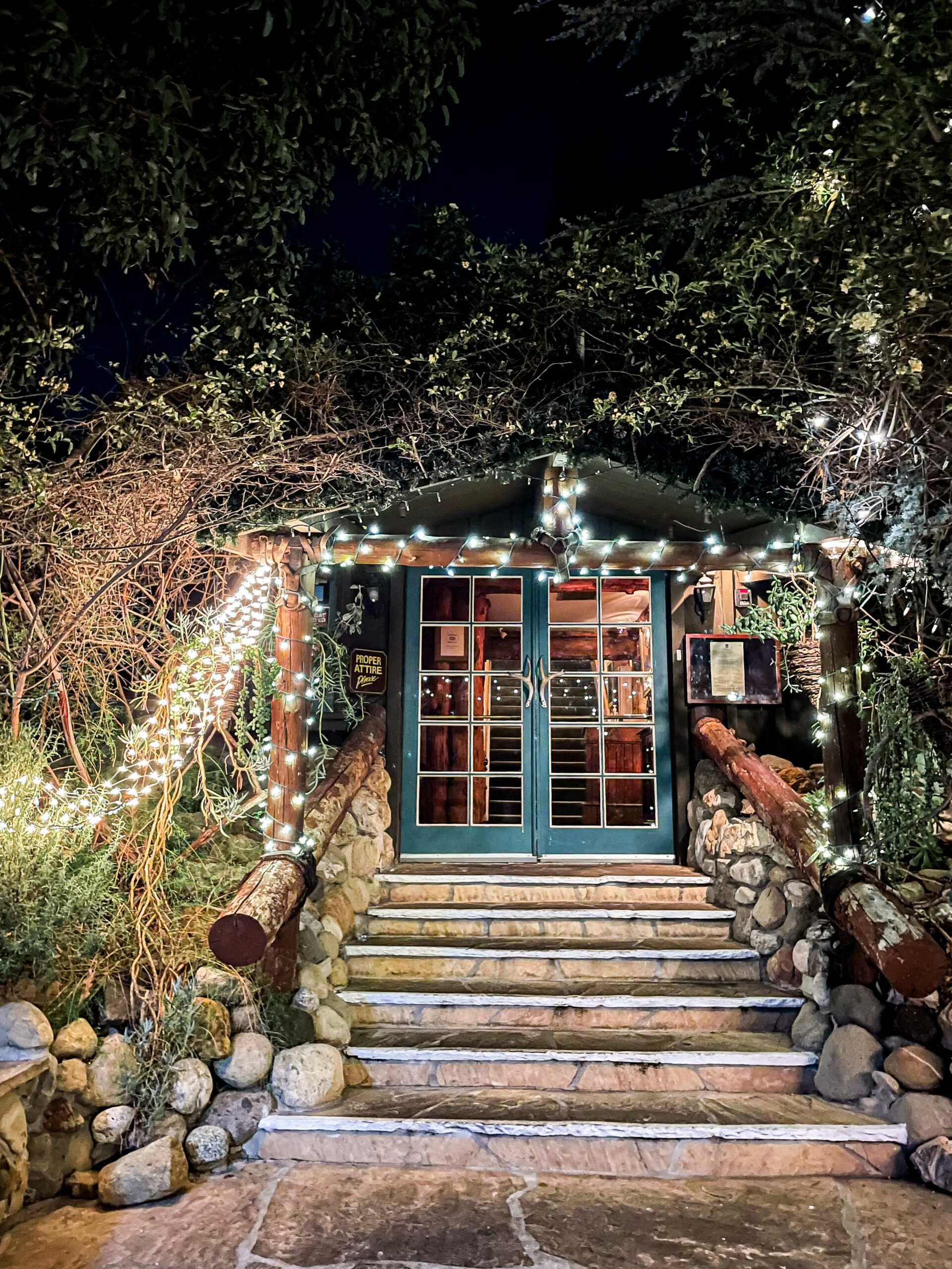 Saddle Peak Lodge entrance