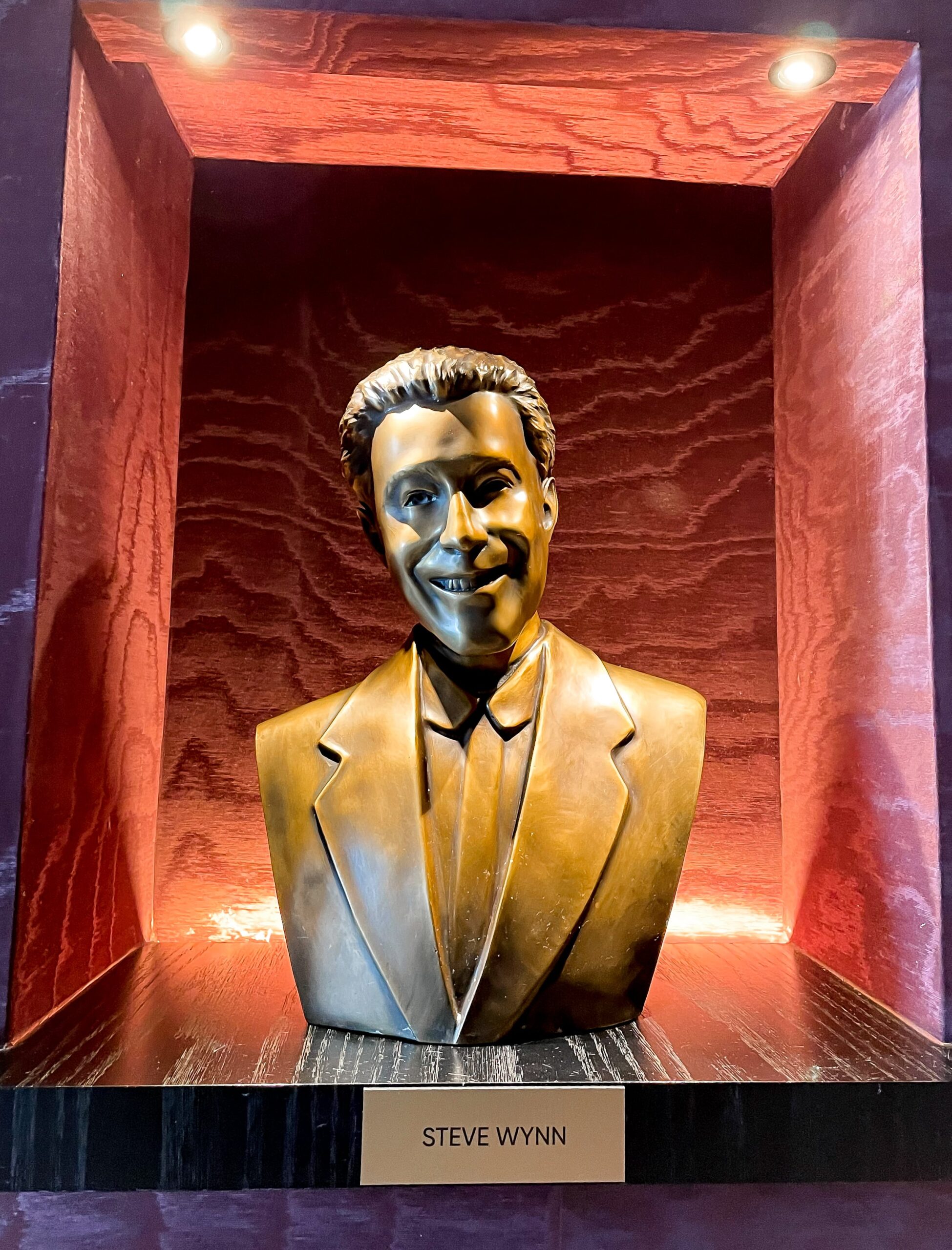 Gold Steve Wynn statue int he entry of the Legacy Club in Las Vegas