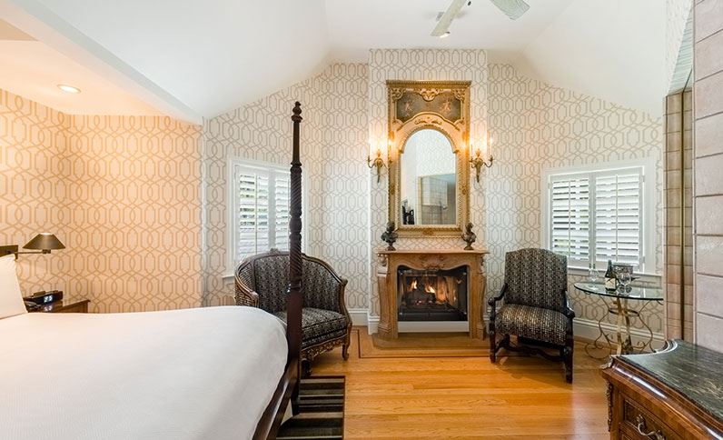 Suite at The Bergson Calistoga with Fireplace and Victorian Bed in Napa Valley